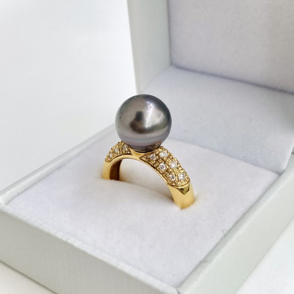 Tahitian Pearl With Diamonds -18K Gold Ring (750)