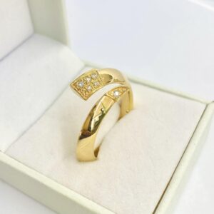 Pig Tusk Diamond Ring, 18K Gold, Size 63