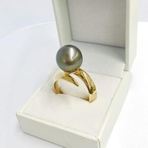 Tusk Designed & Tahitian Pearl Gold Ring