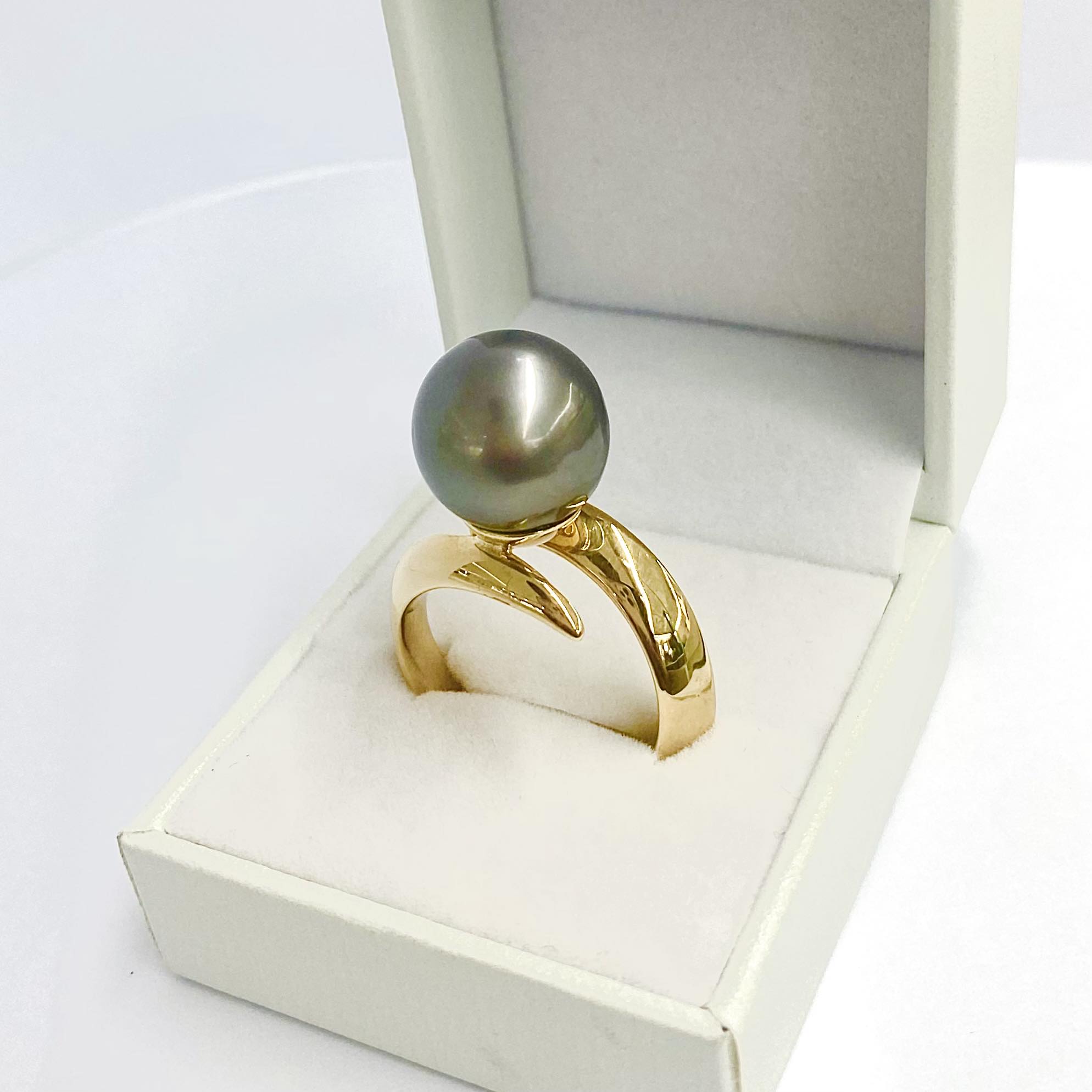 Tusk Designed & Tahitian Pearl Gold Ring