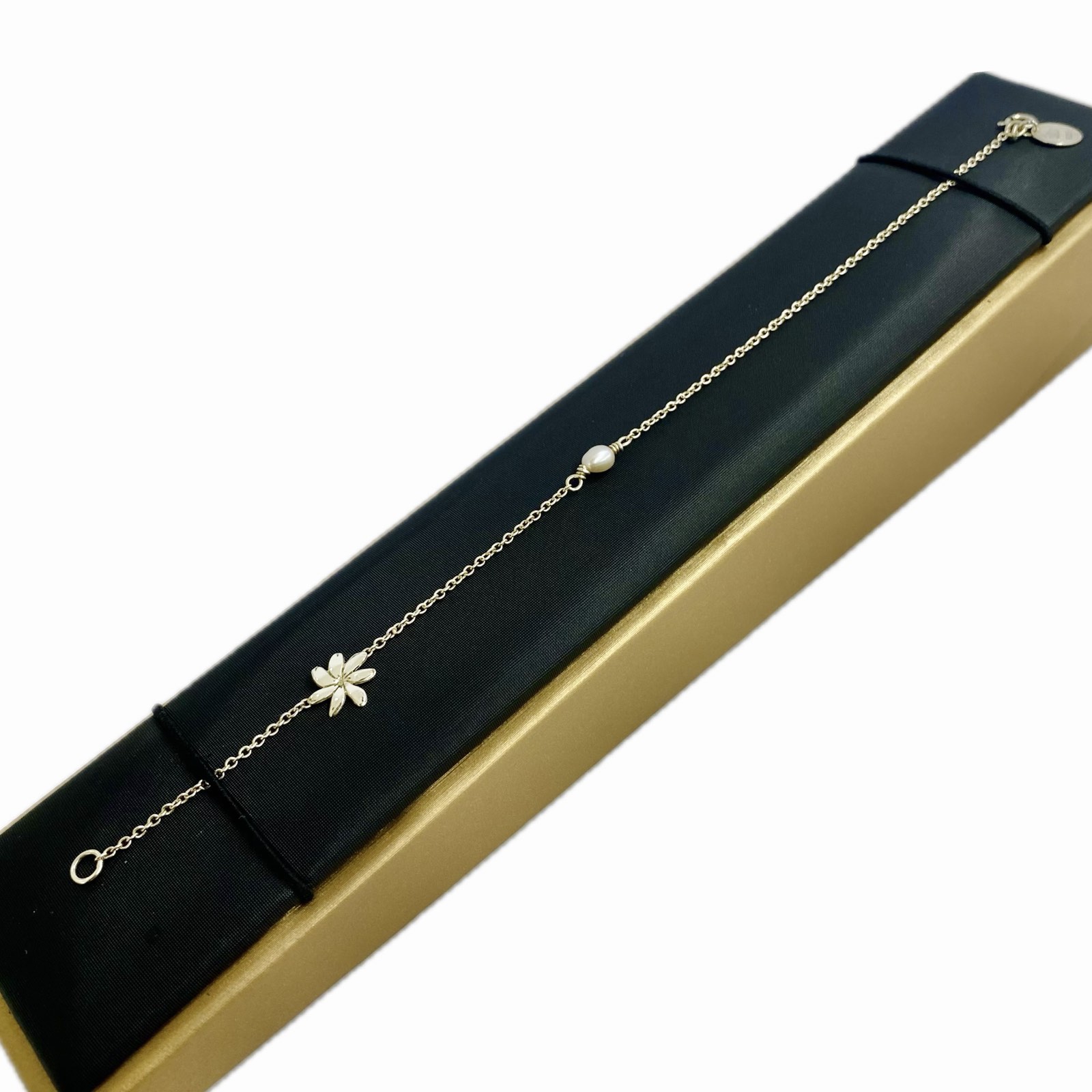 Bracelet with Tiare flower Charm and a Tahitian Keshi in Sterling Silver (925)