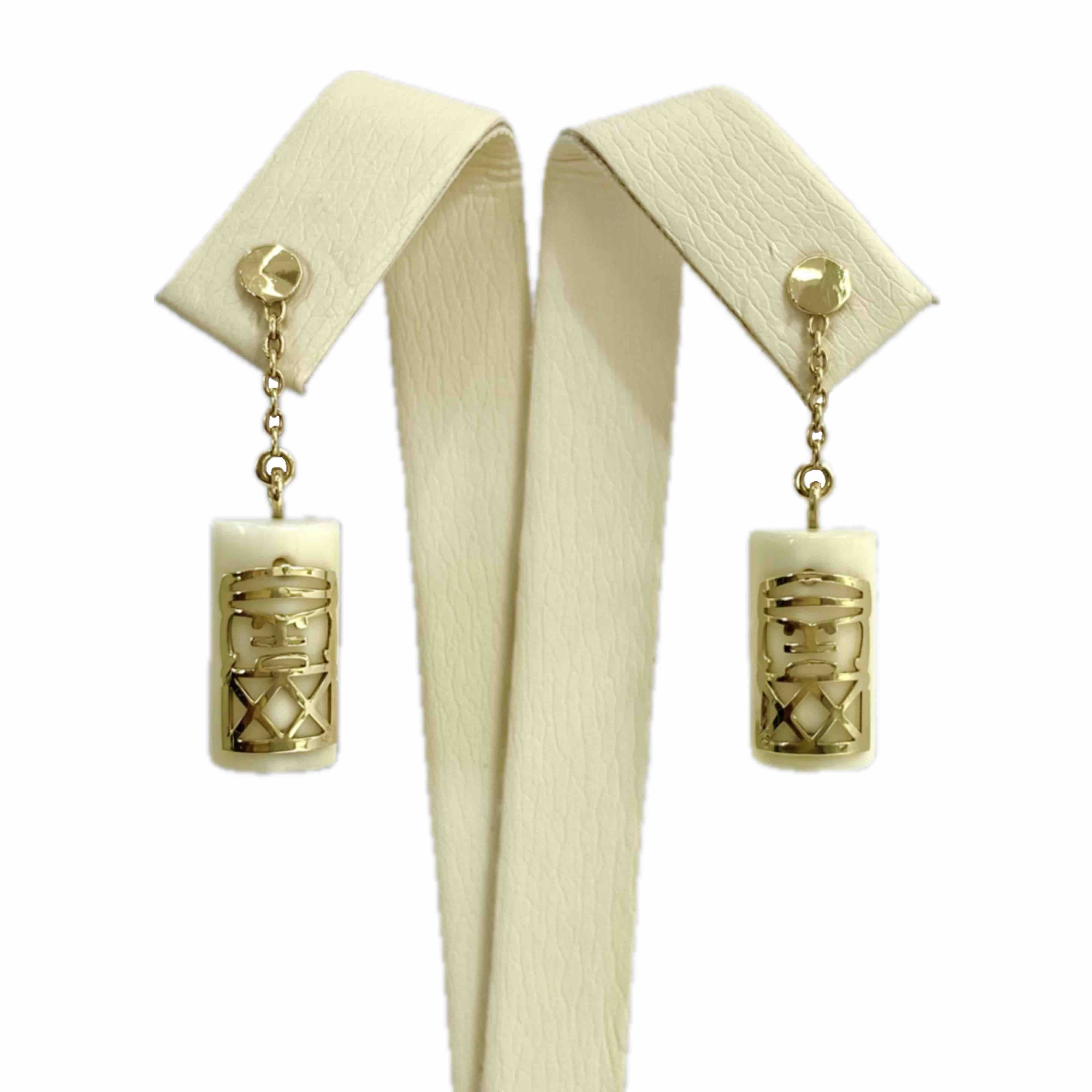 Tabou on Natural Pig Tusk Gold Earring – 9KY (375)